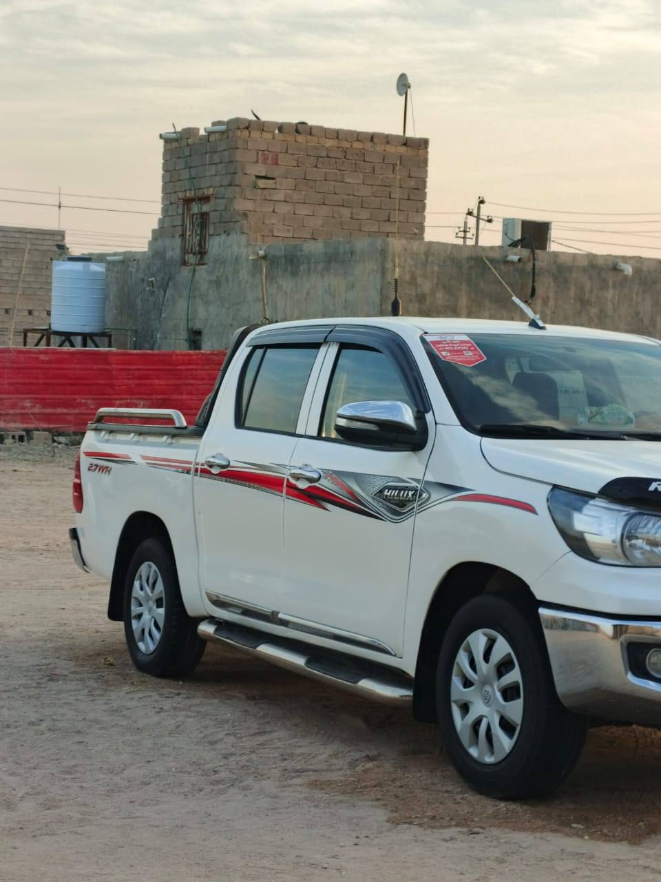 سلام عليكم لبيع هايلوكس موديل 20 رقم بصره جديد السياره كاز كير عادي السعر 205 وبيه مجال الطيبين   المكان البصرة الهاتف ***********
