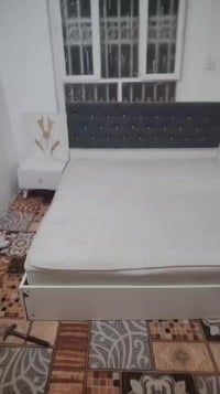 غرفة خشب • للبيع • بها قفل