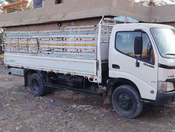 هينو للبيع موديل 2008 *********** محرك مقفول سياره شغاله السعر 75
