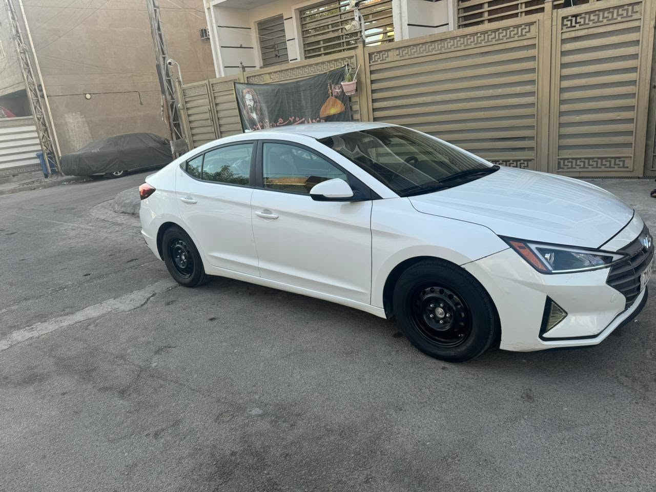 النترا أمريكي 20 بيضاء ماشيه 78 شمالي 135 المكان بغداد الكرخ *********** للبيع فقط
