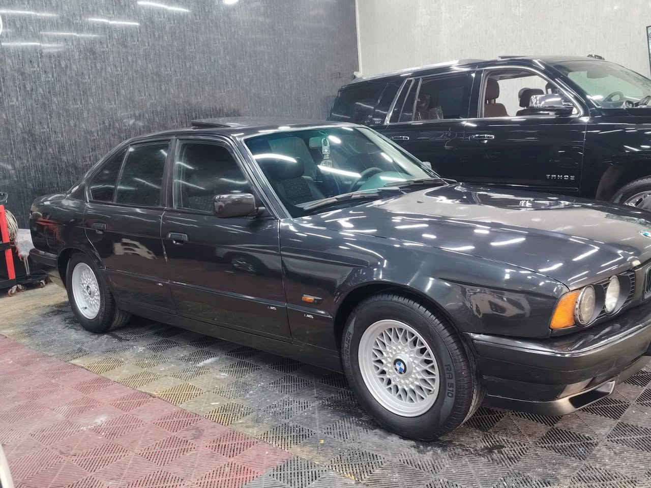 السلام عليكم
252i اصل 
بجم عريض 
فتحه سقف طكتين
غرفه M جديده حيل 
طخم خلفي امامي جديد 
حداديه وكاردن واكسل جدد
دريم شفتات جدد 
طخم ويل وتاير بل جيس 
كير ومكينه مكفولات بل جيس 
جامات اربعه كهرب 
السياره مانقصها بس ستر الله 
ترايك 200 على بصره شرط
السعر 72$
اتصل ‏‪***********‬‏
