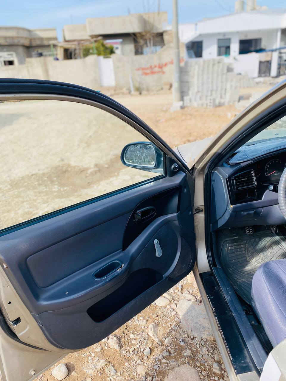 هۆندای ئەلێنترا مۆدێل 2002
ئاڕم سلێمانی
مەکینە 20 
بێ بۆیاخ، بەڵام کاڵبوونەوەی هەیە
هیچ مەسروفێکی تیا نییە، بێ تەقە و ڕەقە
چوار تایەی تازەی لەسەرە
تەبریت گەرم و سارد بەشەرت
نرخی 57 گەڵا و کەمێک مەعامەلە.

ژمارە مۆبایل
*********** حلبجة, السليمانية
