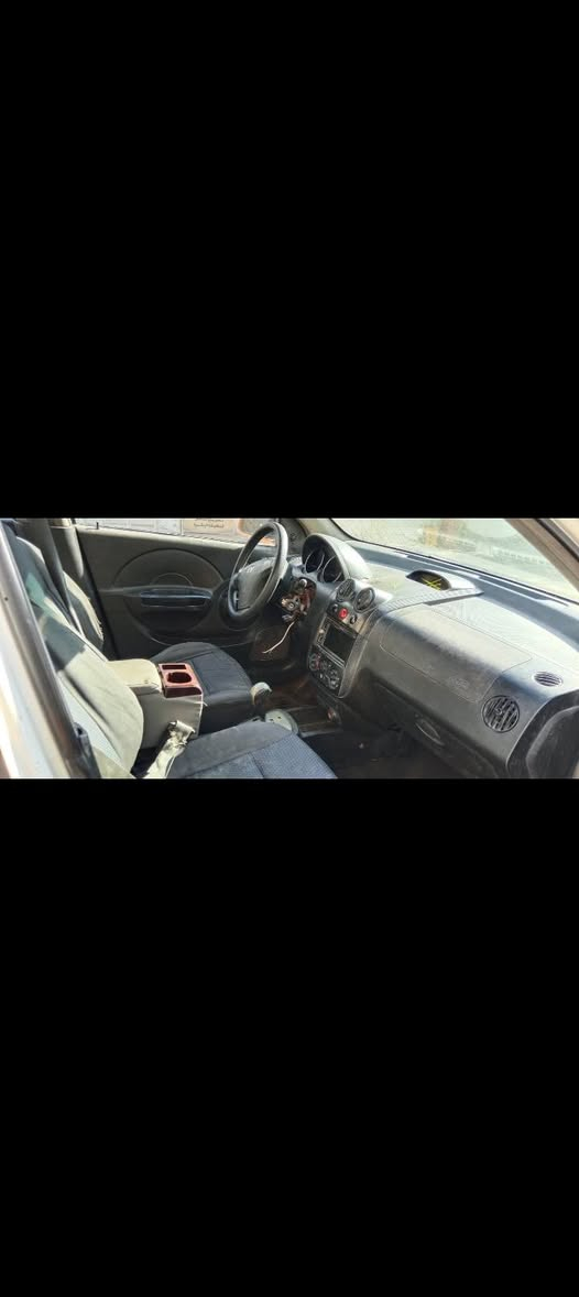 سلام عليكم سياره أفيو مسكر ٢٠٠٧ وارد أمريكي 
كوم حديد ابعيلك بس ارقام وشرعي رقمهه صدامي ديالى 
جيب كرين وتاخذهه السعر ١٠ ورقات منلخير لتخابر 
ولا تعبني قفل قفل ١٠ ورقات رقمي 
*********** مكاني بغداد الحسينيه
