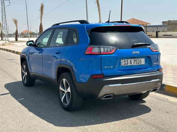 جيب شيروكي بزون فول مواصفات بانوراما 
خزن ميموري 
حجم المحرك 3200 VVT بنتاستار 
موديل 2022 
ماشيه 78 الف km 
حادثها تبديل بنيد فقط 
تعديل قاعده البدنه الي تكعد بالشاصي 
محرك كير كفاله 
صدر تبريد كفاله 
ايرباك فقط دشبول ودركه 
زوج تايرات امامي جديد 
حادثها بامريكا فقط بالعراق كلشي ما بيها ابداً 
موجوده صور الحادث بالمنشور 
رقم 7526 13A 
تحويل ثاني يوم 

السعر 180 وبيها مجال 
***********
