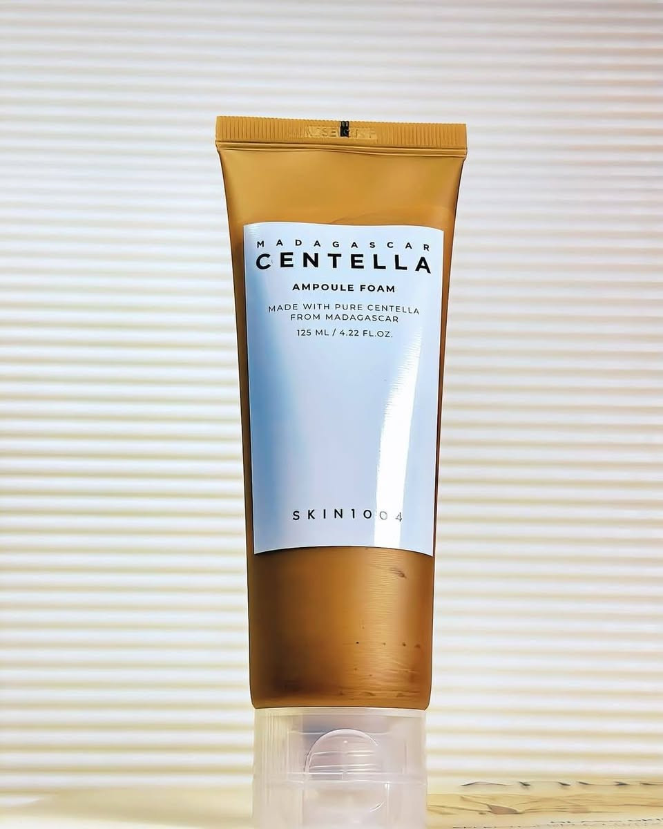 SKIN1004 Centella Ampoule Foam - 20ml | سكين 1004 
غسول رغوي بالسينتيلا - 20 مل 🫦
غسول رغوي غني يزيل المكياج والشوائب بفعالية دون تجريد البشرة من زيوتها الطبيعية قوة تنظيف متقدمة تزيل 92.69% من الغبار  شوائب في المسام ليزيلها بفعالية عوامل تنظيف مشتقة من جوز الهند تنظف البشرة بلطف وترطبها.
يحتوي على السنتيلا الذي يهدئ البشرة ويوازنها.قوامه معجون كريمي طبيعي بلون بني فاتح يتحول إلى رغوة غنية وناعمة تلتصق بالبشرة لتوفير تنظيف عميق دون التسبب في تهيج أو جفاف البشرة.
مناسب لـ جميع انواع البشـرة حتى الحساسة.


**إذا كنت صاحب هذا الإعلان وتريد حذفه لأي سبب، رجاءا أرسل رسالة إلى الدعم الفني**