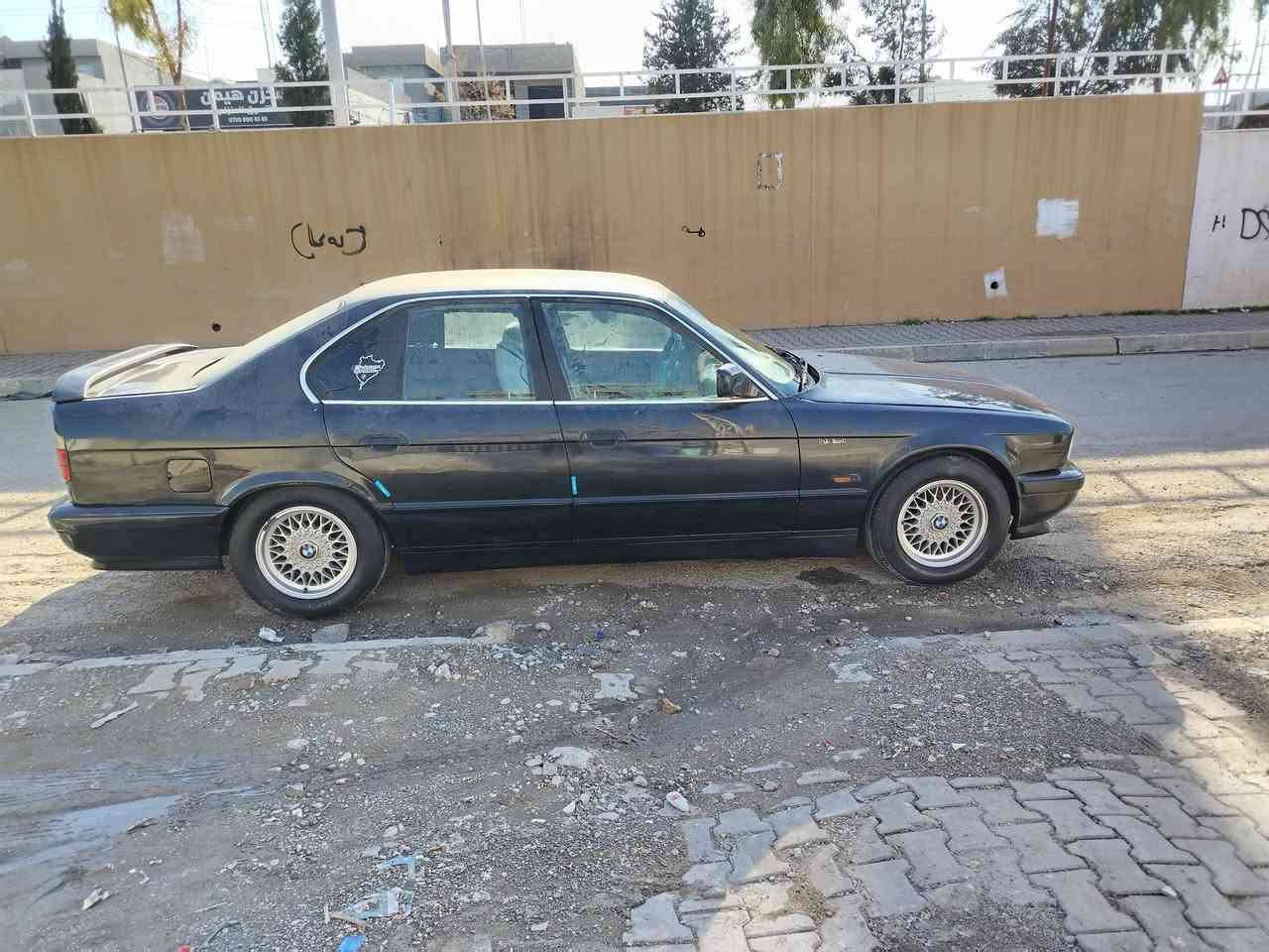 بي ام للبيع 525بلاد أوتوماتيك بلاد كير اوتماتيك موديل ٩٢ سعر ٤٨ وبي مجال مكاني بين اربيل وكركوك رقم موبايل *********** مسكر
