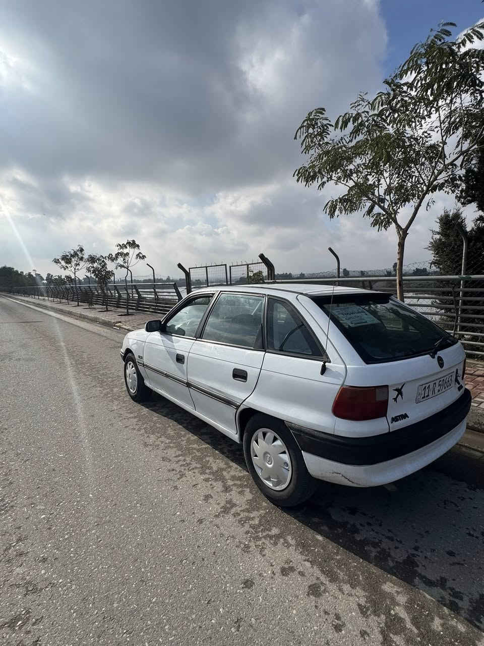 استرا
حجم 16 ✔️
گير عادي 
رقم بغداد ( انكليزي) 
بأسمي انا الشرعي  ( تحويل ثاني يوم ) 
هزه جديد 
سنوية عظم جديد 
سياره بلاديه بدون صبغ بدون اي ضرر 
غرفه نضيفه 
فتحتة سقف 
تدفئه فول 
طخم جديد 
طخم تايرات جديد 
شرط سياره بلاديه وجاهزه من كلشي 
بدون اي ضرر 
السعر 45  وبيها مجال 
الشراي يجي خاص او يتصل على هذا الرقم 
***********
