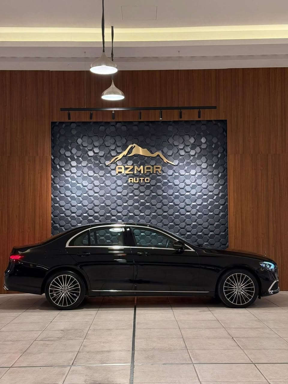 مارسدس E کلاس موديل 2021 ماشيه 53 الف وكاله المانيه ضمان دولي بصمتين مواصفات بصمات ورادارات وكامرا وكشنات جلد وتدفئة ولايتات ملتيپيم وسماعات برو ماستر واوتو بارك ونظام المحافظه عالمسار وشحن وايرليس وصاجات ( كاميرا ٣٦٠،صندوق كهرباء ،التحكم على المنحدرات ،مستشعر وقوف،التعرف على اشارات المرور ،نظام بدء التشغيل،نظام فرمله الطوارى،6وسادات هوائيه ،مصابيح زينون اماميه ،المصابيح الاماميه لد ،عرض المعلومات على الزجاج الاماميه، لوحه قياده رقميه ،اناره محيطيه ،ابل كاربلاي،مقاعد تدليك .رادار )
 السياره مكفوله عدا شبر واحد بالجاملغ بدون حادث گیر و مکینه بشرط
السعر 37500$
مكان السيارة بغداد 
السياره مرقمه سليمانيه وفحص ورقم وهزه كله جديد

***********
