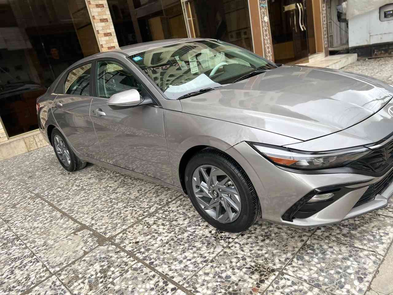 النترا هايبرد 2024 سياره جديده 
ويل كب
بصمه
تبريد قطعتين
لد امامي خلفي
تشغيل عن بعد
رادار امامي + قياده ذاتيه
بعد بيها هواي موصفات 
باسمي ترقيم جديد
هزه سنويه كله جديد
مكانها بغداد
ماشيه 27km
ضررها صبغ بنيد فقط  بارد جاملغ
اي استفسار ***********
مكانها بغداد 
السعر157  بيها مجال
فقط أبيع
