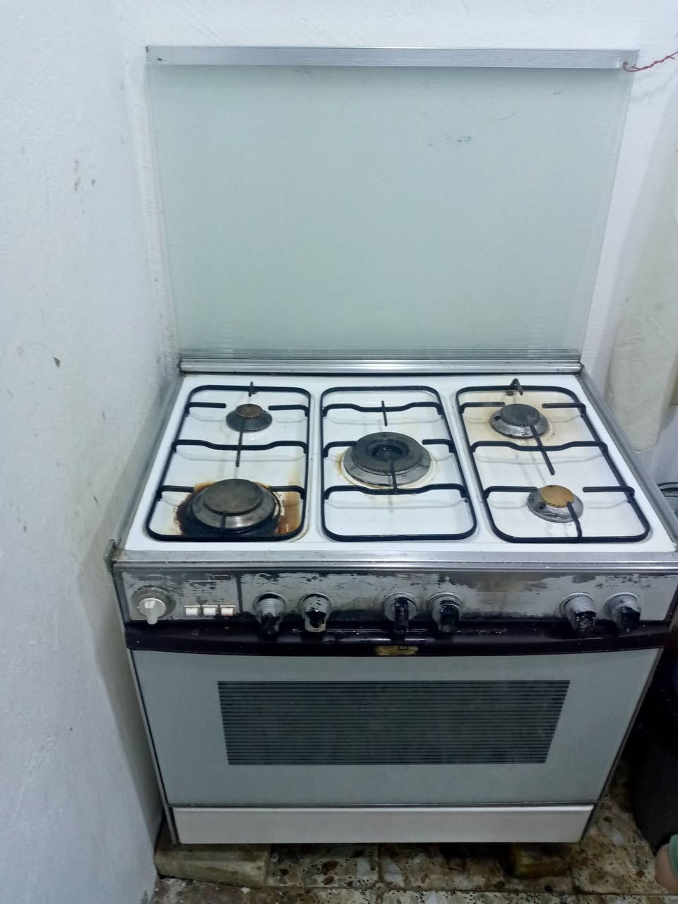 سلام عليكم طباخ ابو البوري شغال الفرن هم يشتغل الفوك والجوه كلشي مابي السعر 150 وبي مجال للشراي 
للتواصل ع واتس ***********
