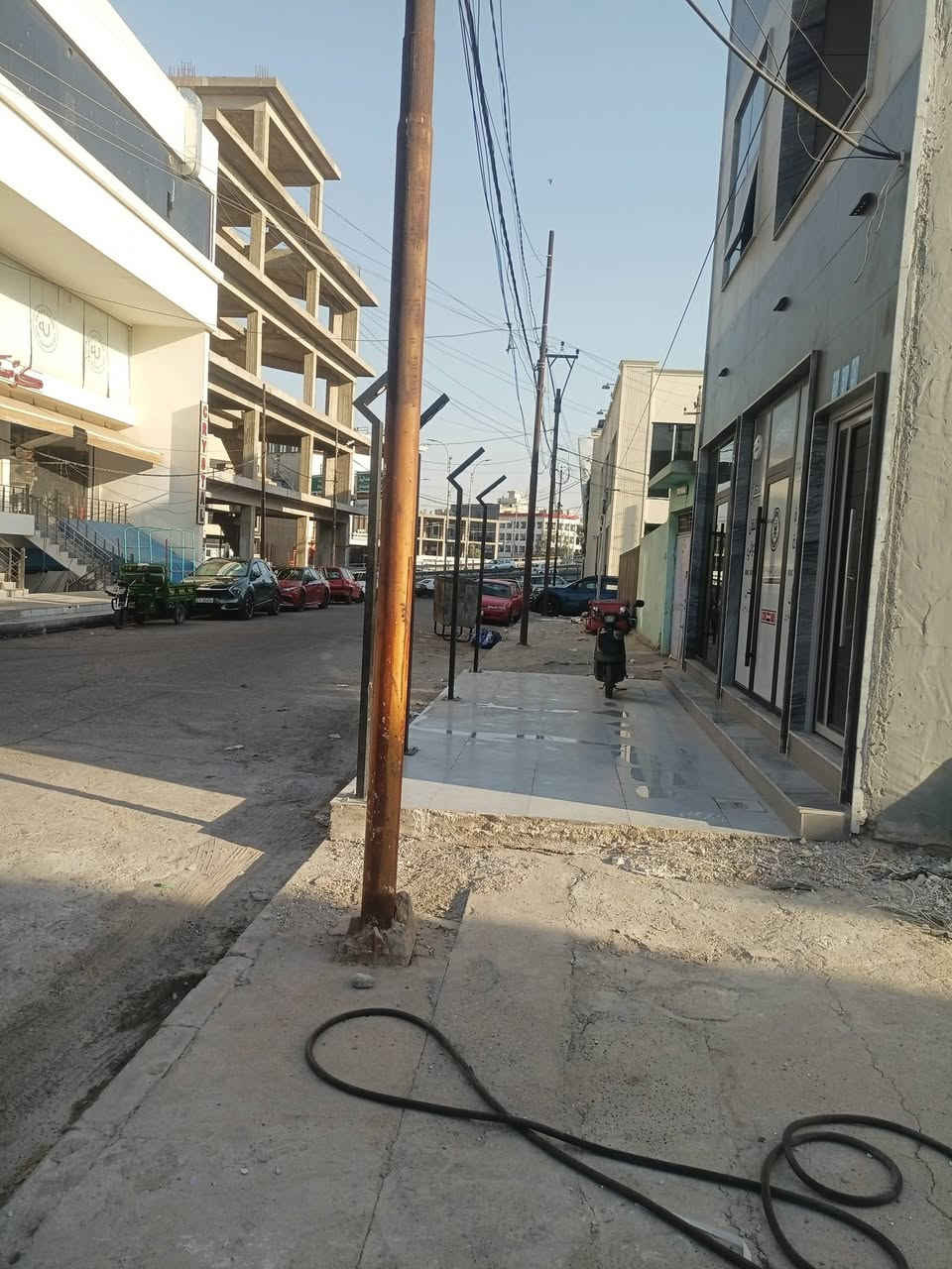 أرض للبيع في حي الزهور شارع واحد تجارية مساحة 157متر واجه 8الى ربع مقابل مول كرستال راجع مكتب الفاتح الجديد للعقار ***********/***********
