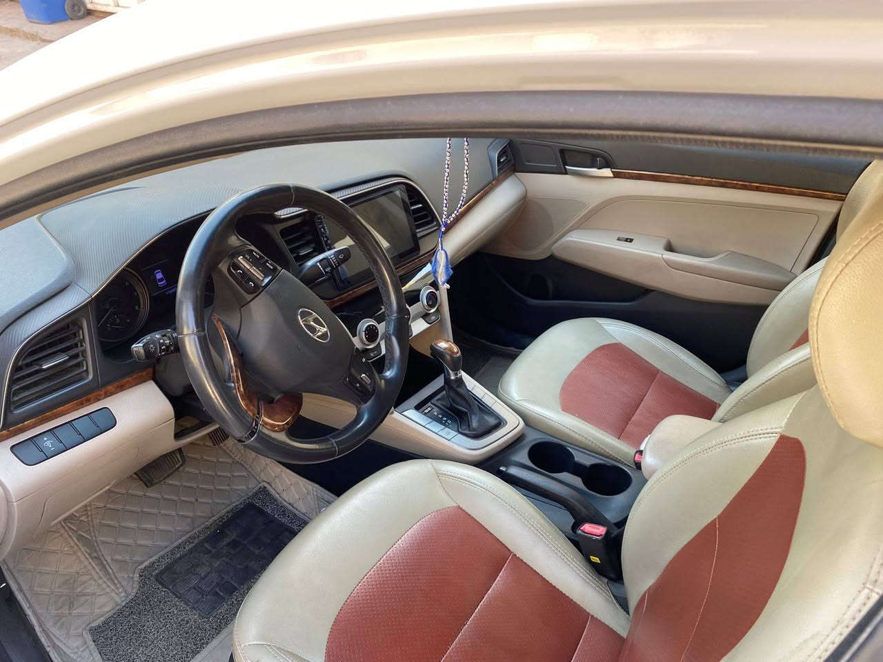 سلام عليكم النترا 2020خليجي بصمه  gls كير ومحرك وحدادية كفاله تخم تاير جديد مال جناي جاهزه الاخير تبريد ثلج 
السيارة كلش جديده بيها صبغ گد شبر في الچاملغ الأمامي قليل  فقط بدون فتح بدون تبديل شرط السونار ابيعك شرط رقم بغداد سنويه ال2028 وباسمي السياره ماشيه 110كم
مكينه2000دوش 
السعر162وبيها مجال مكاني بغداد الشعب 
الاتصال***********
مواصفات السياره 
فتحه سلايت 
تبريد قطعتين 
كامره 
نضام ايكو
اشاير بلمري
