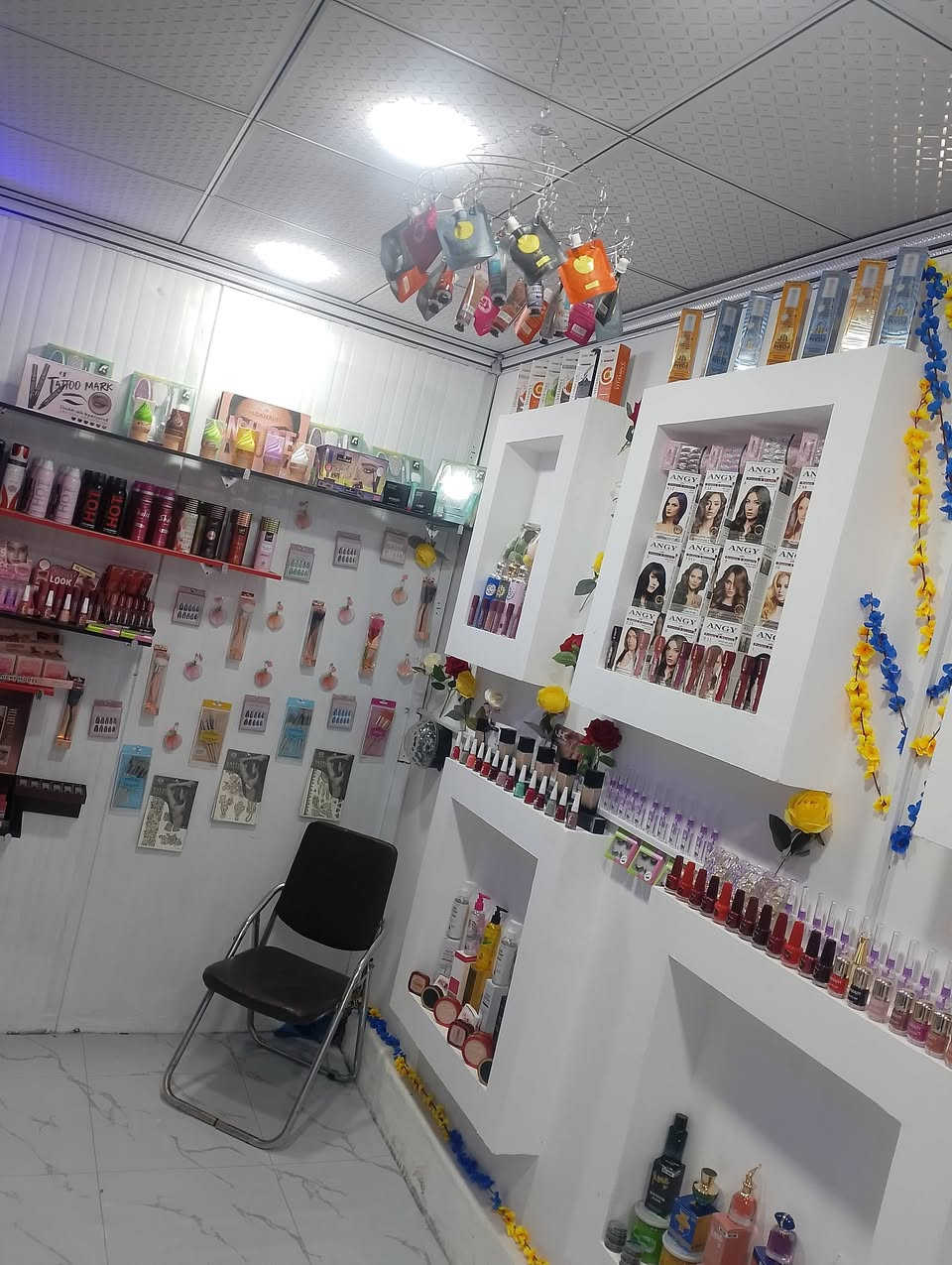 تم افتتاح كوزمتك دور الزراعه الثالثة ونبحث عن عاملة صاحبت خبرة جيدة تواصل على وتساب ***********
