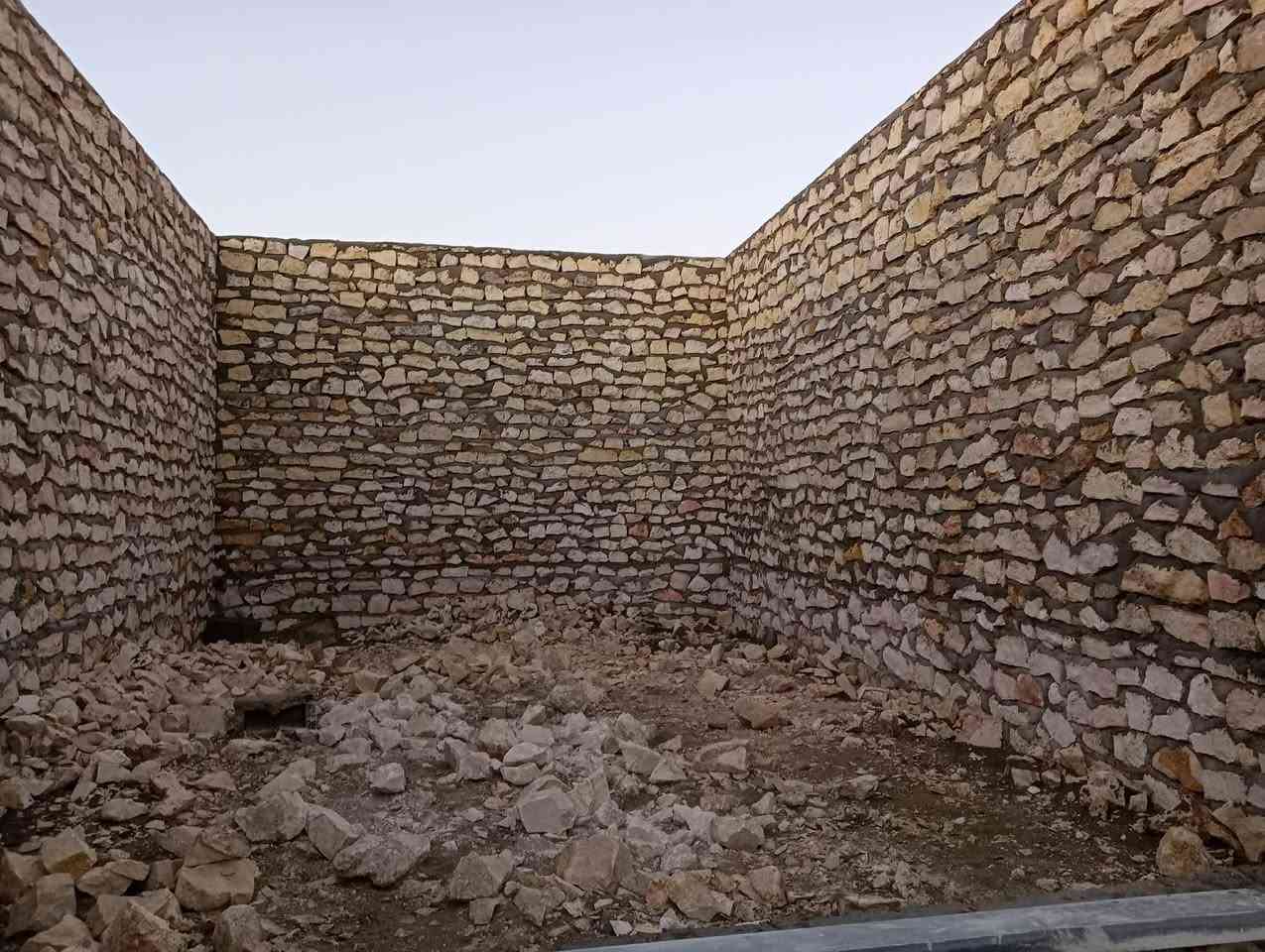 هيكل للبيع طابو صرف بزنكوره بناحيه اليرموك مساحه 370 متر غرفتين او صاله او ديوانيه او مطبخ او حمام 🛀 بناء حجر وسمنت رباط او اساس او مرشوش سم للارضه متوفر جميع الخدمات ماء كهرباء وطنيه مولد مدارس جامع اسواق الشارع تبليط او مراوس بيت بالشراع او مفرك زنكوره او ونتفق ع الفرق استفسار اكثر اتصل ***********
