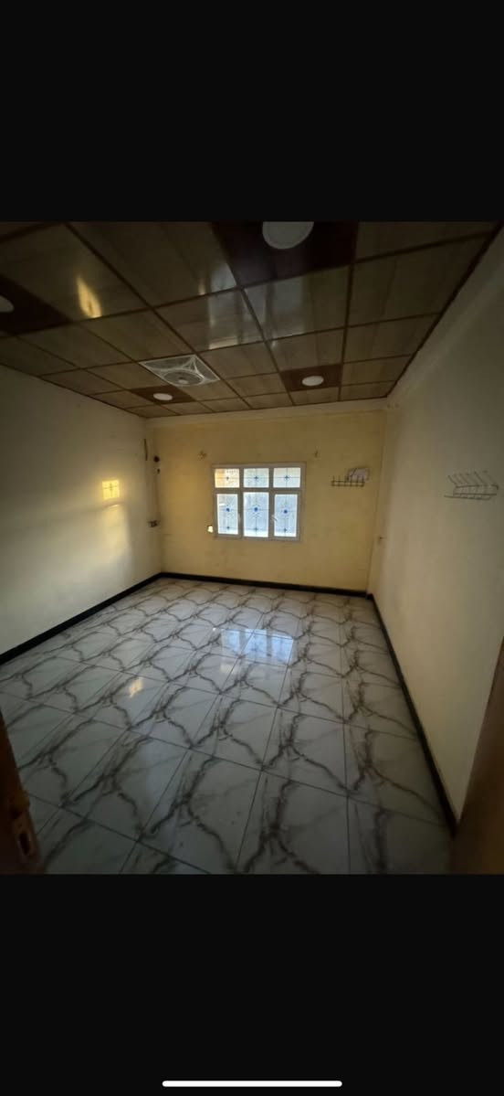 توجد شقة في بريهه  _قرب مستشفى النور غرفتين  وصاله ومطبخ وصحياة طابق اول للأيجار 650 الف علمآ من ضمن الأيجار الماء والكهرباء للسكن فقط عمال_ او طلاب_او شركات أصولية 
للأستفسار***********
