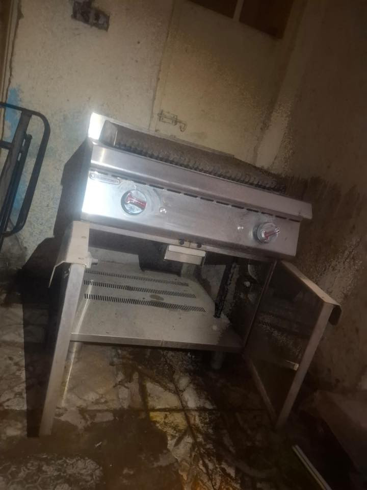 سلام عليكم عندي كريل فحم مشتغل يوم ماركت سكوفير 
***********
