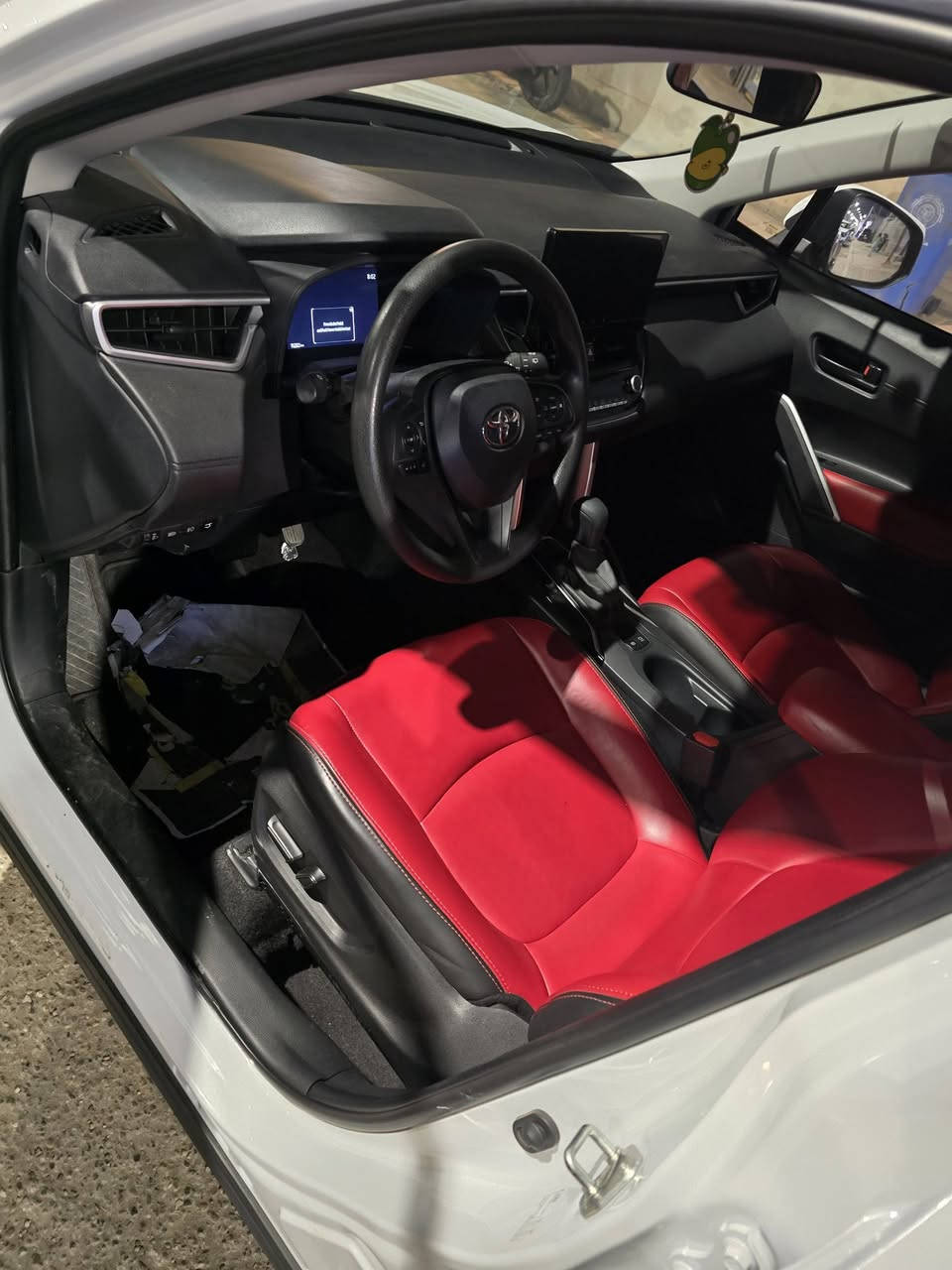 السلام عليكم .. للبيع كورلا كروس corolla cross موديل ٢٠٢٥ ماشية ١١ الف وفول مواصفات للاخير 
التفاصيل:
١.كشنات بلادي جلد احمر + كشن كهرباء 
٢. كامرات محيطية عدد ٥ 
٣.حمالات 
٤.بلوجكتر
٥.صندوق كهرباء 
٦.شاشة كبيرة
٧.ويل كب 
٩.سلايد روف فتحه + تبريد قطعتين + رادار+ كروس كونترول +ايفي مود ودرايف مود وحساس اطارات وفول الفول .
السعر : ١٨٣ $ وبيه مجال بسيط 
الخاص مفتوح


**إذا كنت صاحب هذا الإعلان وتريد حذفه لأي سبب، رجاءا أرسل رسالة إلى الدعم الفني**