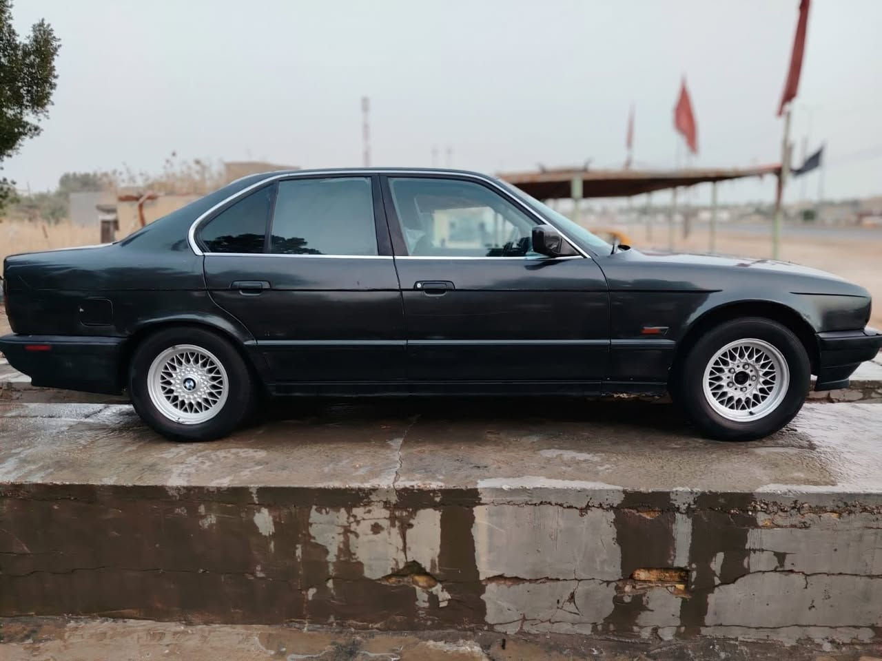 بي ام دبليو 525 موديل 1991 جاهزة من كلشي مكفولة من الضربة سعرها 50 ورقة وبي مجال مكانها ديوانية ***********
