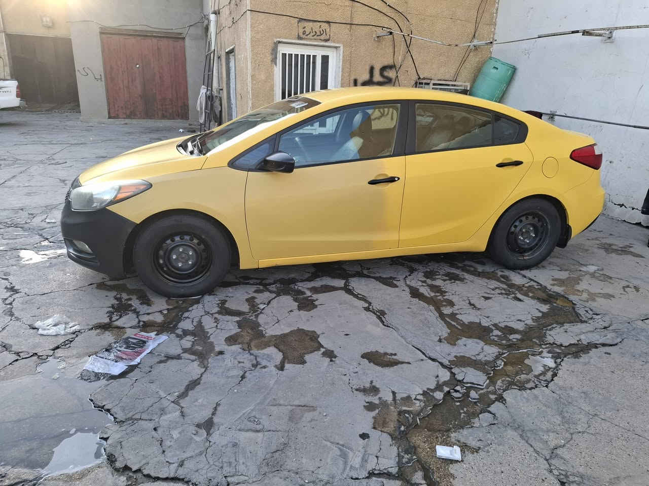 سلام عليكم كيا فورتي ٢٠١٦ وارد أمريكي ضررها جاملغ أمامي ونصف الباب جهة السايق بدون دواخل السياره مامشتغله تاكسي من البيت الدوام حالتها جيده تبريد ثلج دواخل نضيفه جدأ باسمي تحويل ثاني يوم  مكان السياره بغداد الجديده (  102)السعر *********** متواجد واتساب وخط إلي يحب يتصل أو يراسل
