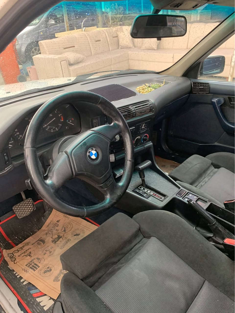 بیئۆم مۆدیل ١٩٩١قپات مواسەفات تۆماتیک سلایت مکینە ٥٢٥کەپس گیرو مکینە بەشەرت  لەهەمو قلبی یک پارجە بەخ بی لیدان سبوخی نیە دحامی لۆ دحامی بەشەرت تحویل وەکالە بەشەرت دحامی ئیم لایت القە سحری ٦٧وەرەقەو مجال رقم تلەفۆن*********** أربيل, العراق
