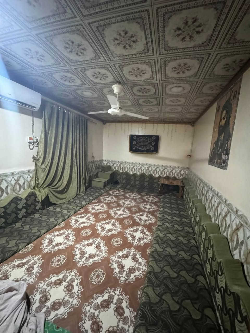 السلام عليكم ورحمة الله
دار 100 متر في حي الميلاد خلف مدرسه أبا الفضل العباس 
يحتوي على ساحه 8*2
استقبال 6*4
صاله 3*3
مطبخ بارد3*3
مطبخ حار 1*1
مكشوفه 4*1
غرفه نوم 4*5
طابق 2 يحتوي على سويت كامل غرفه وصاله وصحيات 
بناء 2010 عكاده لكن نضيف مال سكن السعر خاص او اتصل ***********
