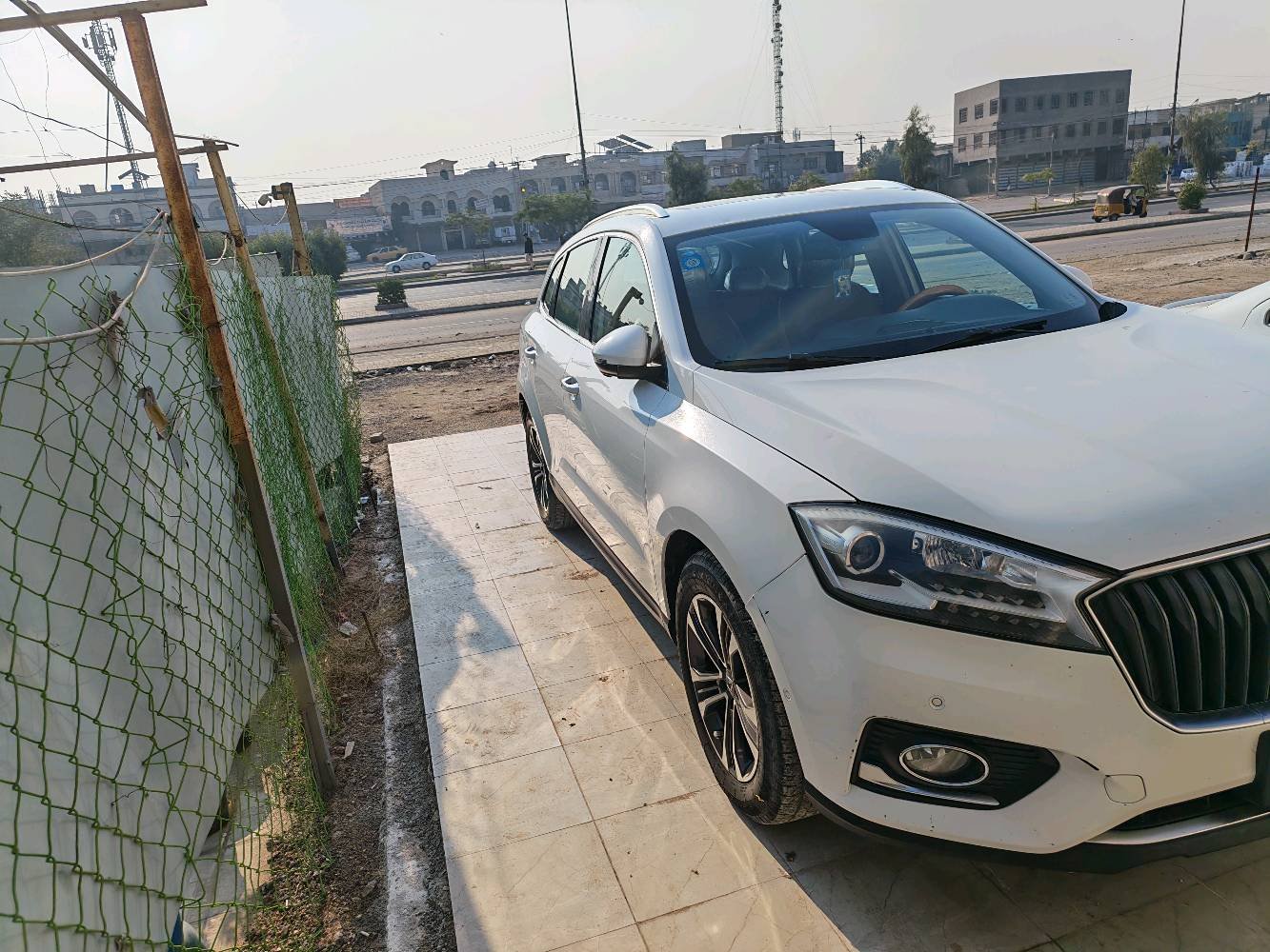السلام عليكم Borgward Bx7 2017 ألمانية انتاج الصين سيارةSUV فورويل فول مواصفات رادارات خمسة كاميرات حساسات امامي خلفي السيارة على وضع الشركة مجرد حالوب 140 ورقة بيها مجال بسيط السيارة بغداد ***********