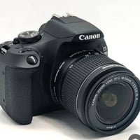 كانون D2000 • نظافة ١٠٠/٩٩ • بطاريتين جنطة شاحن