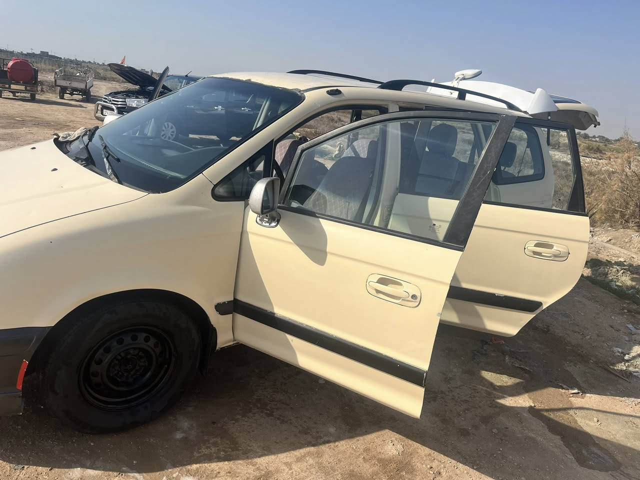 السلام عليكم هونداي تراجيت  أجره  موديل ٢٠٠٦للبيع فقط
***********
