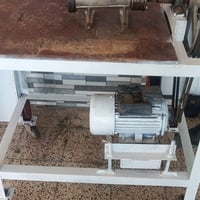 للبيع حجم 32 السعر 200 وبيها مجال بسيط 07822543288