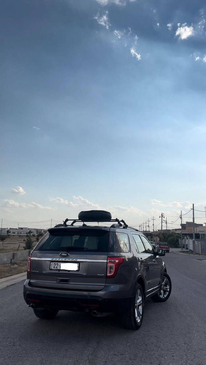 فورد اكسبلور 2012 

فول موصفات ليميتد
بدون صبغ بي ثلاث اماكن اقل من شبر تعديل بارد 
البقيه شرط من دعاميه لدعميه ومكفوله كير ومحرك خير من الله الشراي يتصل 

واتس موجود ***********
رايده 155 ومجالها بسيط 

موصفات 

محرك ٦ سلندر
- سبعة راكب
- جنطة ذكية 
-دبل اكسل
- بانورامه
- حساسات خلفي وطراف 
- بصمة تشغيل عن بعد وبصمة ابواب
- شاشة كبيرة  
- الكشنات الامامي  كهرباء 
- ويل الجنوط المرغوبه وحلوه 
- لايتات زينو
-كشنات جلد
-وباقي المواصفات المعروفه بل اكسبلور اليمتد الفول 

هزه وسنويه جديد ثاني يوم احول
