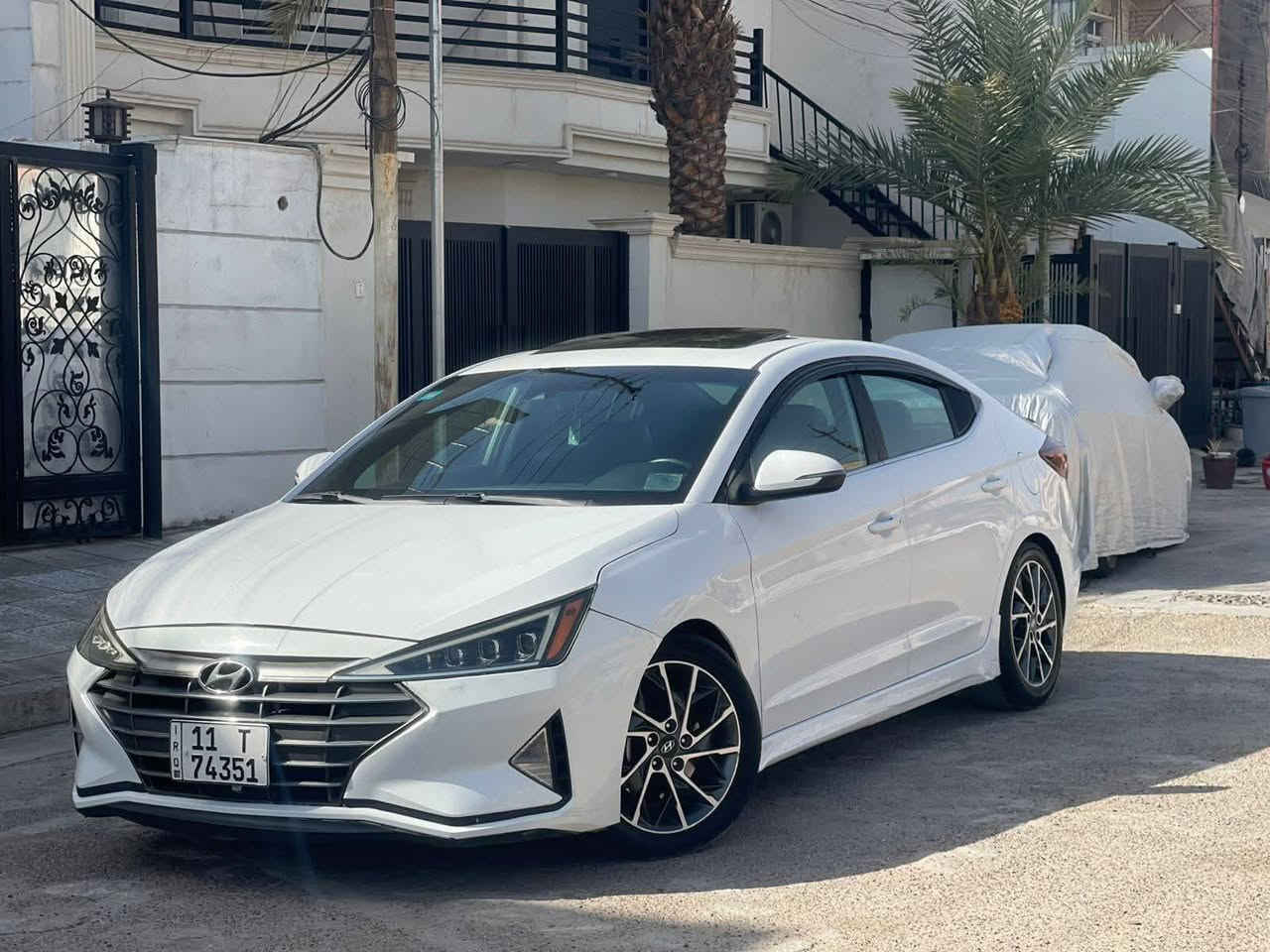 السلام عليكم Hyundai Elantra للبيع السيارة مديل 2020  وارد امريكي سيارة بأسمي تحويل ثاني يوم 

* مواصفات السيارة *
1. بصمه تشغيل 
2. فتحه سقف بنوراما 
3.بصمه ابواب 
4. دخول ذكي 
5.ويل كب كروم الاصلي حجم 17 
6.بصمه صندوق 
7. شاشه لمس بلاديه 
8.مدخل USB وشاحن سلكي 
9.محرك 1600 تيربو.   201 hp
10. الكير Dct  يجي 8نمر دبل كلج مو CVT 
11.اربع انضمه قياده (Normally _smart_sportوالعادي )
12.شفتات ستيرن 
13.السيارة مختم sport 
14.دركه شكل D الرياضيه 
15.السيارة ماشه 54000
16.كزوز رياضي 
17.تحديد مسار 
18.مانع انزلاق 
 19.لايت LED اربع عدسات +حاجب نهاري 
20.كشنات تدفئه
21.اشاير بل مري 

ملاحضات 
(السيارة حادثه فقط جاملغ مبدل اصلي وصور الحادث والسونار بل منشور وسيارة بيها سونارات ثنين ) 
سعر السيارة 140 وبيها مجال قليل 
للاستفسار الاتصال على الرقم *********** وبي واتساب
