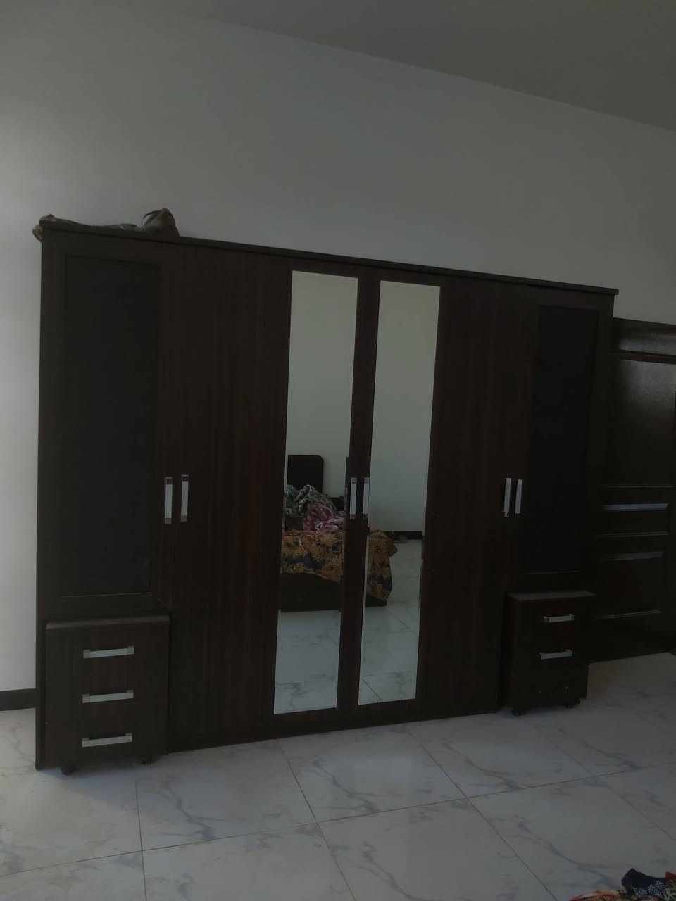 السلام عليكم غرفه سبع قطع للبيع النظافه 100% 
المكان بغداد ابو غريب 
السعر 325 وبيها مجال 
***********
