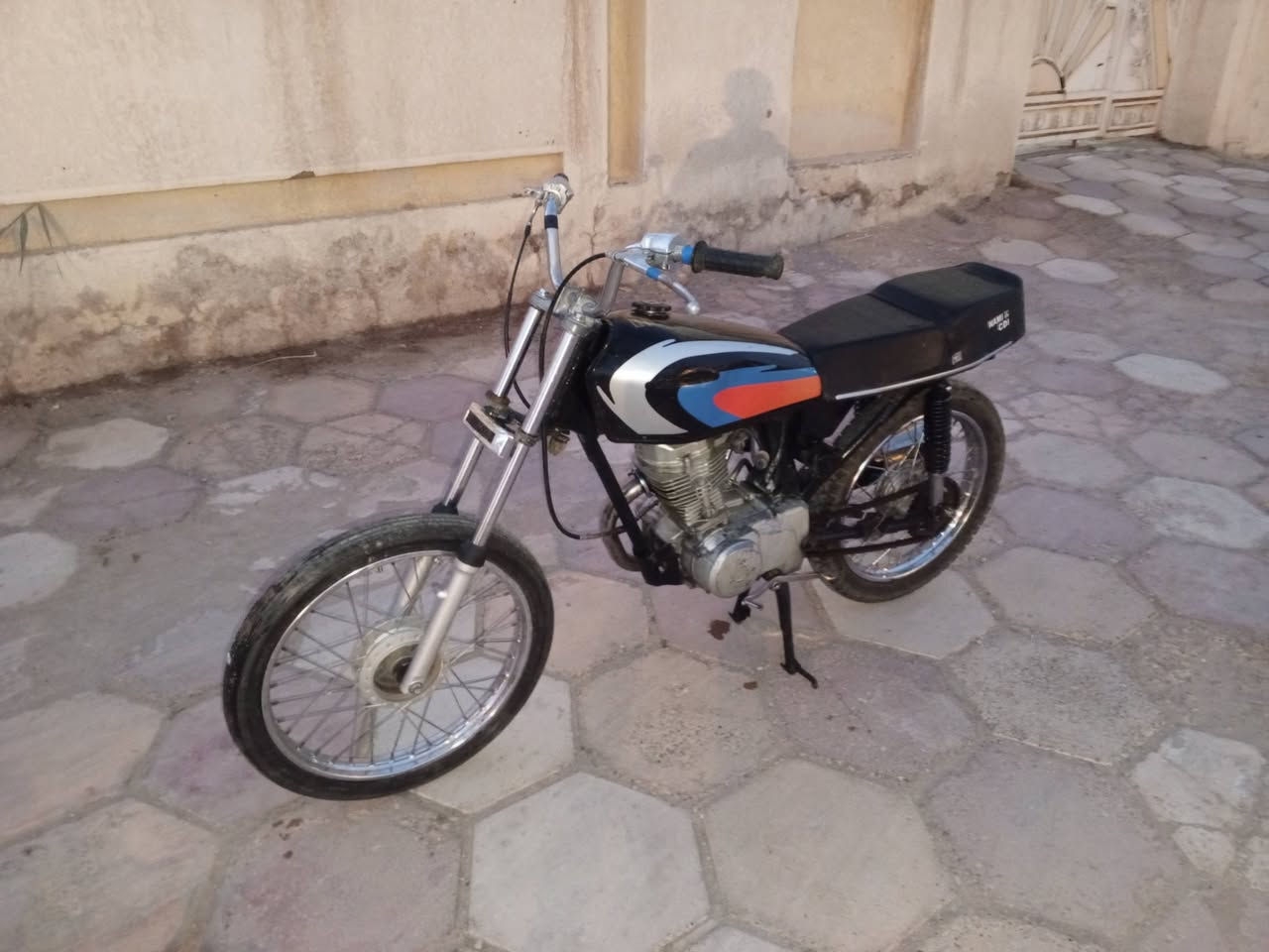 السلام عليكم دراجه للبيع بدون سعر 350 علوان عمره ميسان
*********** وساب فقط
