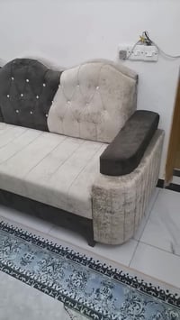 07768772113 السعر 200