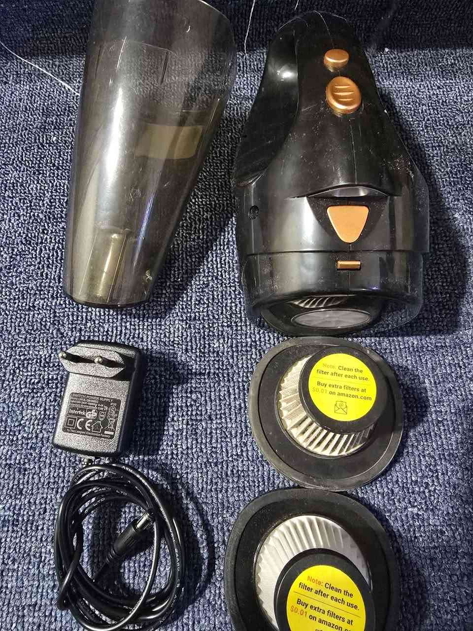 بالەی المانی 
دوو فلتەری لەگەلە  زۆر بەقوەتە 
شەحنە زۆر بەقوەتە 100w
بەکار هاتوە  بەس وەک لۆک وایە 
زۆر کەم ئیشی کردوە 
گەیاندن هەیە 
*********** أربيل, العراق
