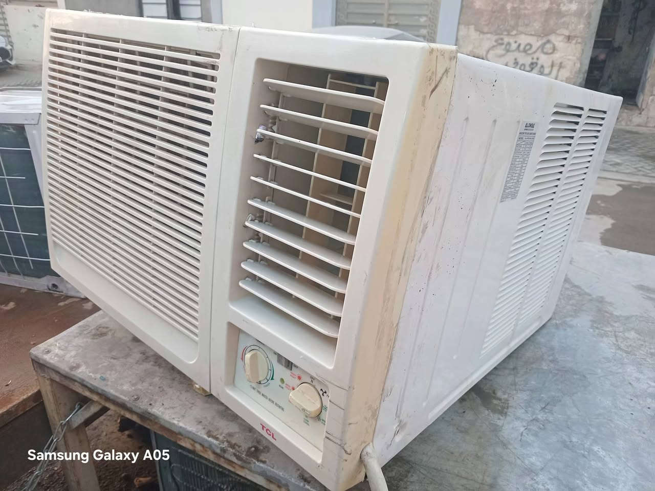 مكيف طنين تي سي ال  سعره ٢٥٠ الف على فحص والضمان ويوجد توصيل بكروه داخل بغداد  عنوان بغداد الأمين الثانيه نواب ضباط الشراي يتصل ***********
