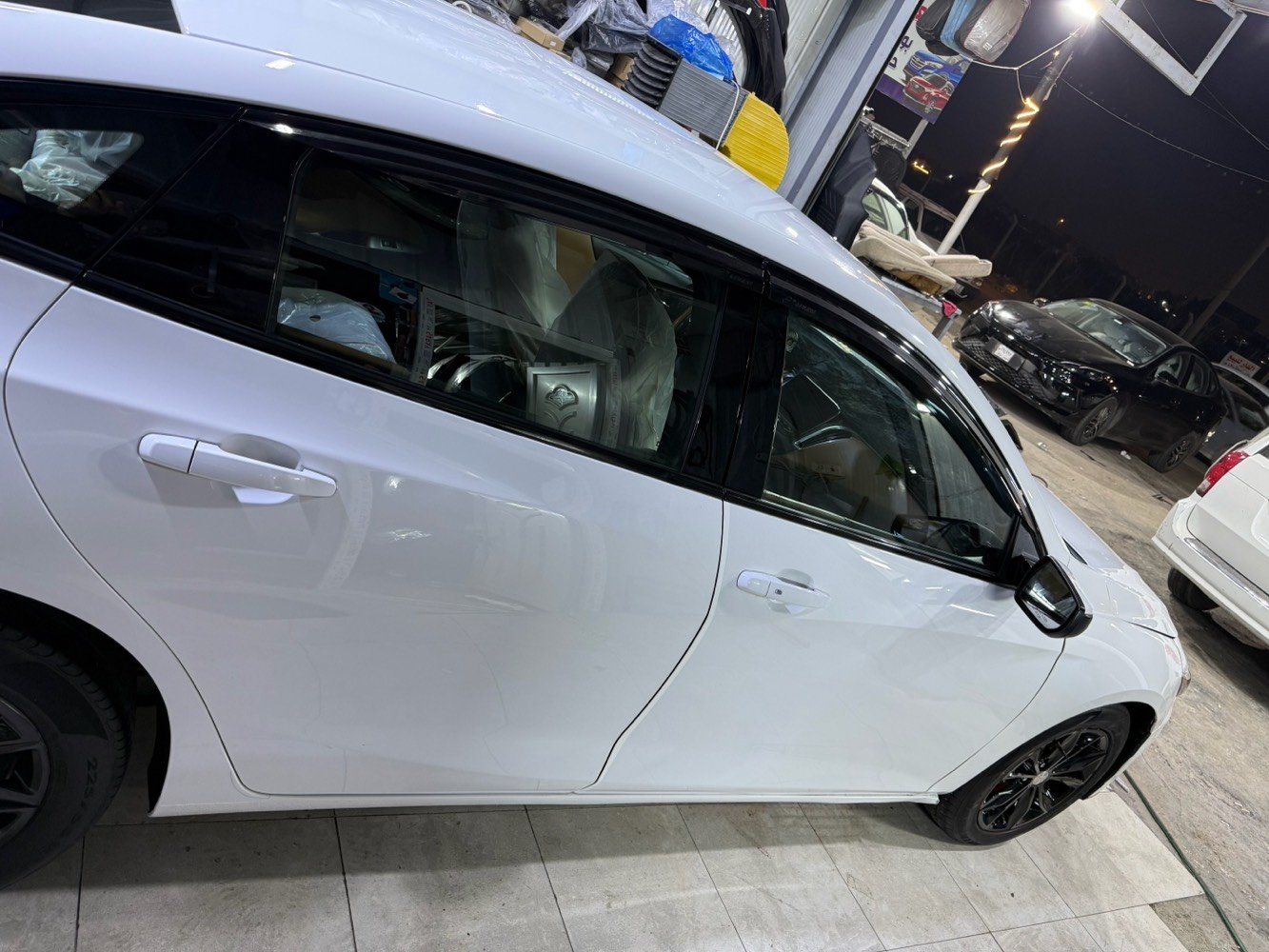 نوع السيارة : شوفرليت Chevrolet
 موديل السيارة :2020
ماليبو Malibu

 الفئة : LT
 سنة الصنع :  2020
 عداد المسافة :133ميل وقابل لزياده
 المواصفات : 
• حجم المحرك : 1500 توربو 
•گير cvt 
• لد نهاري & بگ لايت لد
•داخل بيجي
•تدفئة كشنات
•تبريد قطعتين
•تبريد مناخي (منفصل) 
•كاميرا دوراة
•تحكم ب نظام AutoStop
•بصمة بيبان & بصمة جنطة
.بصمة تشغيل 
•تشغيل عن بعد
•منافذ شحن USB و Type C
• شاشة : شاشة حجم (  بوصة (ايباد) للتحكم بأيعازات السيارة ومزود ببرنامج  Car Play و Wifi ويدعم برنامج الخرائط والملاحة.
• نوع المقاعد : جلد داخل بيجي
•اضافات المقاعد :  السائق كهربائي
• اضافات المقود ( الاستيرن ) : تحكم ستيرن جهتين بلوتوث وحاكية ومثبت السرعة وتحكم صوت.

 العجلات : ويل كب حجم 19 لفئة LT
 نوع انظمة السلامة :
• نظام ABS مع مانع للانغلاق و الانزلاق   •نظام EBD الالكتروني لقوة الفرامل الامامية والخلفية.
 مصدر السيارة : وارد امريكي.
 الحالة :
• الضرر جاملغ و ربع الباب جه الايمن 
وباب السايق مبدل 
•طاگ ايرباگ درگة ودشبول
السعر110 ورقه وبيها مجال
 موقع السيارة : أربيل 
 الرقم : اربيل بسمي سنويا
 للاستفسار الاتصال 
***********