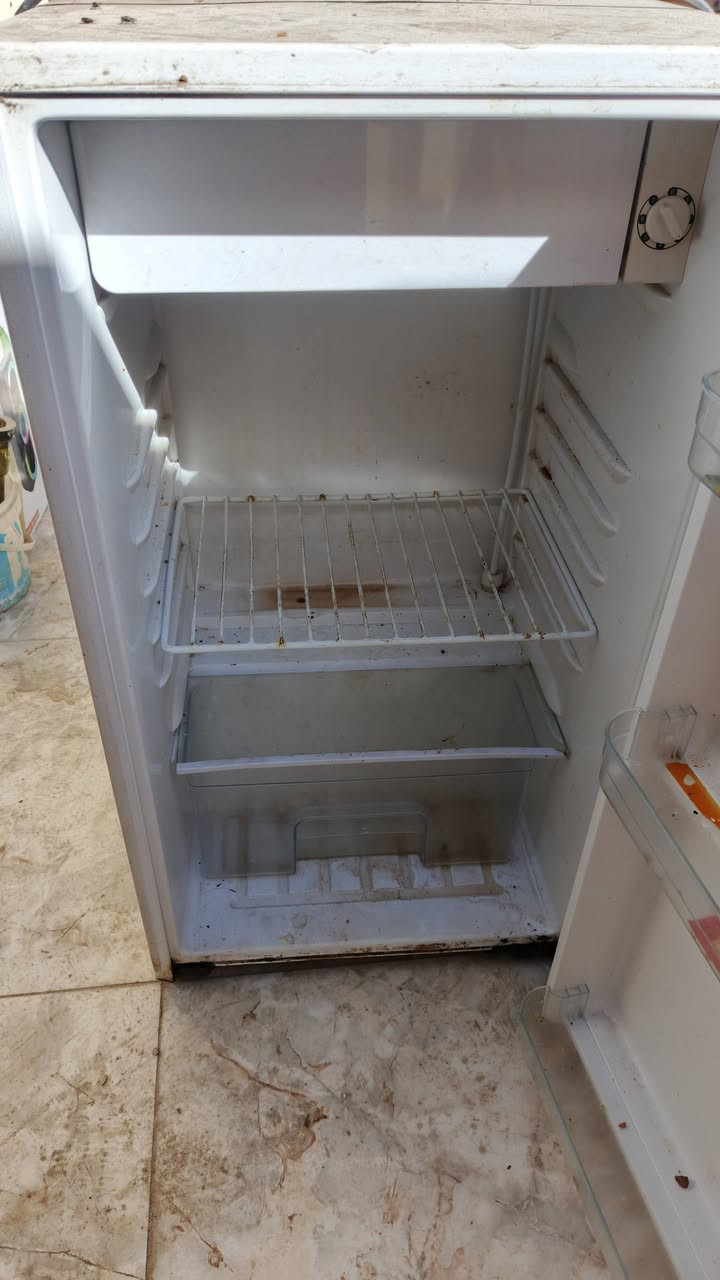 سلام عليكم ثلاجه للبيع مكان سوك الشيوخ ***********
