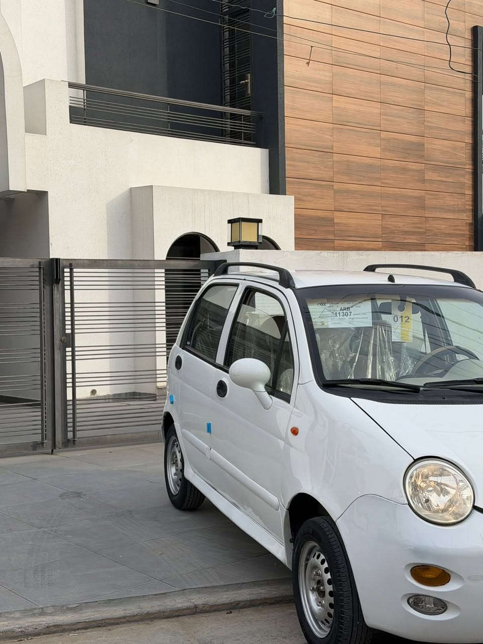 سلام عليكم  
شيري كيو كيو 
بأسمي رقم وهزه وسنويه كله جديد 

موديل 12

كير اوتوماتيك 
السياره حلوه وجاهزه 

داخلها كلش نظيف 

سعر 34بيها مجال كلش بسيط 

مكاني بغداد حي العدل 
***********
