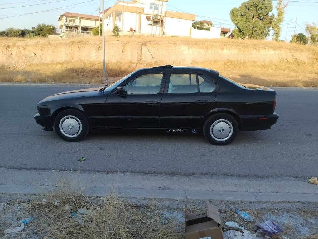 BMW 525 
GER عادی
MODEL 1989
ئاڕم پلاستیک سلێمانی نوێکرایتەوە عامەلۆجوانی
هەرچی تێدایەبەشەرت
دوو جام سلاید کارەباشاشە
ئایپارد4تایەوپاتری 1هەفتەیە
بەستراوەسعر28$مەجالێکی زۆرکەم شوێن هەولێربەحرکە
ژ.م.***********
W  M  Vلەسەرە
گۆڕینەوە قەرد قستم نیە أربيل, العراق
