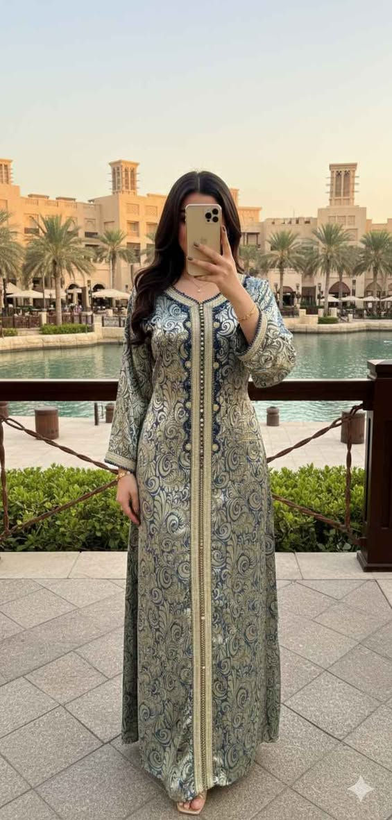 تميزي بقطعة "وحدة بالعالم" وبسعر ما يتفوت.. مع التوصيل المجاني! 👑✨
​سيداتي في بغداد وكل محافظاتنا العزيزة، وصلنا حديثاً أرقى المخاوير الإماراتية (Handmade). كل تصميم متوفر منه قطعة واحدة فقط، لضمان انفرادكِ بأناقة لا يشبهكِ فيها أحد.
​تفاصيل العرض الملكي:
​القياس: فري سايز (Free Size) مريح جداً ويلبس كل الأوزان.
​الخامة: أقمشة إماراتية فاخرة، باردة، ودرجة أولى.
​الحصرية: كل موديل هو نسخة وحيدة في العالم.
​🔥 العرض الأقوى (سعر خاص + توصيل مجاني):
​سعر القطعة الواحدة: 75,000 دينار عراقي.
​عرض التوفير: عند شراء قطعتين أو أكثر، السعر يكون 50,000 دينار للقطعة الواحدة فقط!
​🎁 والمفاجأة: التوصيل مجاني لـكـل محافظات العراق (من الشمال للجنوب)! 🚚🇮🇶
​ليش تطلبين من عندنا؟
​القطعة اللي تشتريها مستحيل تشوفين ثانية مثلها.
​شغل يدوي إماراتي متقن جداً.
​السعر شامل التوصيل لباب البيت، يعني السعر اللي تشوفيه هو اللي تدفعيه فقط.
​طريقة الطلب:
القطع تخلص بسرعة لأنها نسخة واحدة! اختاري موديلج المفضل وراسلينا الآن على الخاص (Messenger) أو واتساب: 9647833183351+
​دللي نفسك بقطعة إماراتية أصلية وانتي ببيتك! ❤️🛍️ بغداد, العراق
