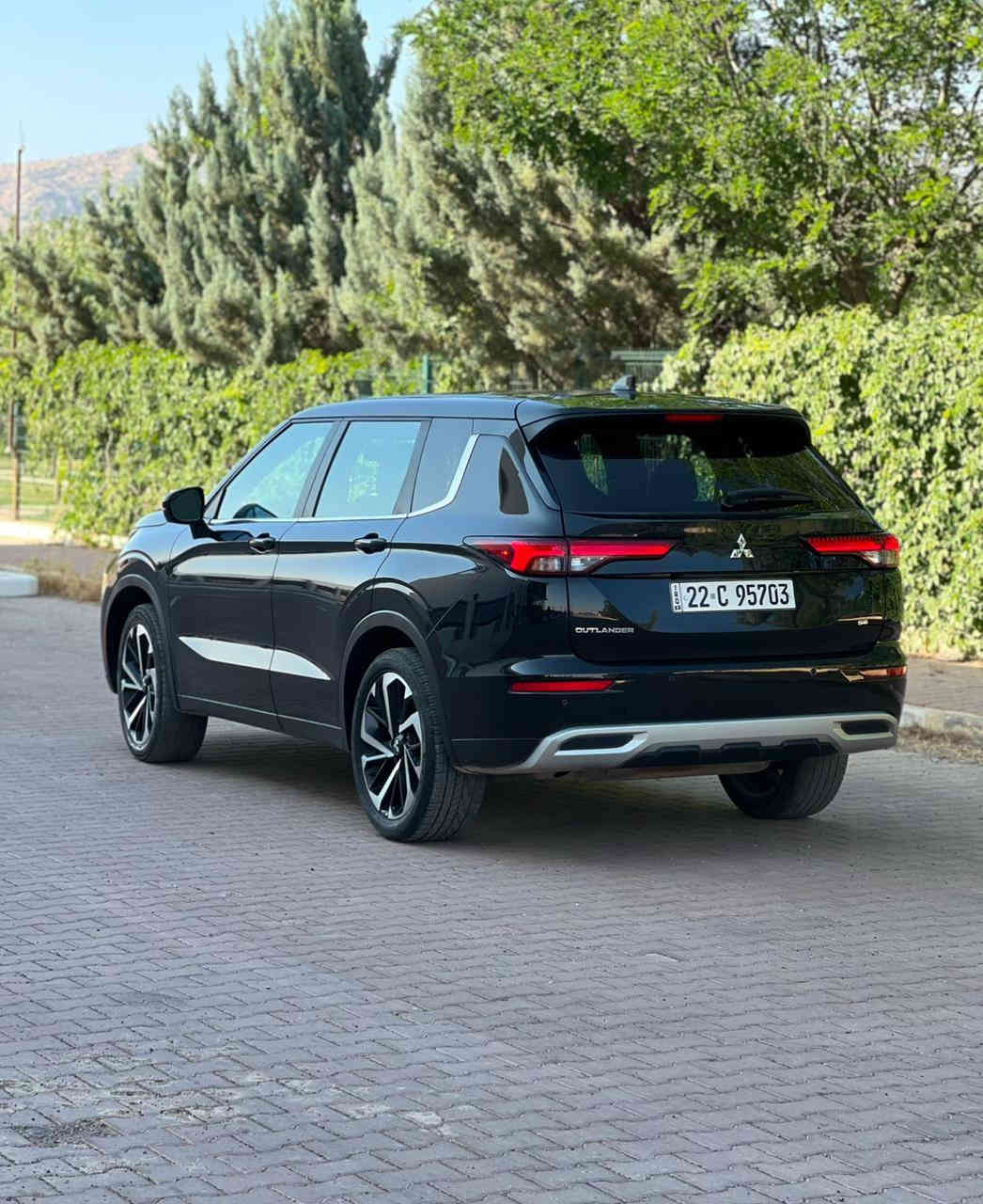 سلام عليكم ورحمة الله وبركاته
MISTIBUSHI OUTLANDER 2022SE
اللون اسود 
وارد أمريكي
بدون صبغ كلين تايتل 
بدون دواخل و شاصي
 ايرباك  ستيرن برده طاك
ماشية 34 الف ميل 
محرك 2.5L(4V)
سياره رقم اربيل
موصفات SE 
بصمة 
بريك بصمة 
ابواب بصمة
شاشة كبير 
خمسة كاميرات 
7 راكب 
صندوق كهربائي 
لايتات LED بلادي
كوشنات جلد
كوشنات هيتر 
كوشنات كهربائي
تبريد مركزي
تحكم ستيرن كامل 
تحديد سرعة 
قوديك شفت 
فتل حساس 
رادار خلفي 
رادار امامي 
رادار جانبي
و بعد موصفات هويا 
سعر 225$ و بيها مجال 
واتساب موجود 
***********
