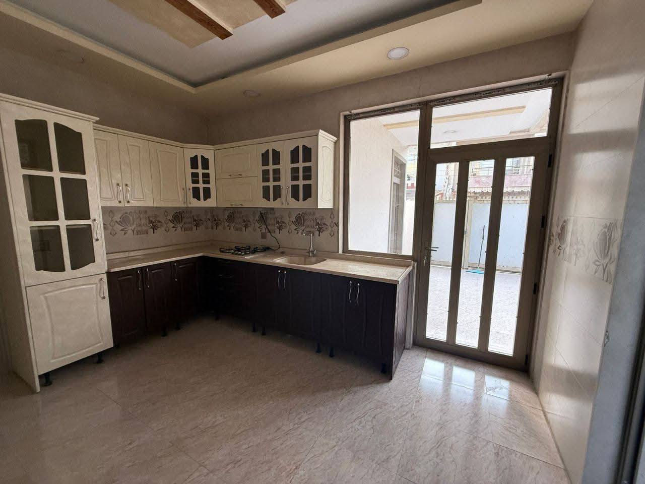 � أربيل – بيت للبيع في 5 حساروك
قرب شارع 120م – سوق سامان شيخاني

➖ المساحة: 130م
➖ طابقين – ركن

يتكون من ⤵️
▪️ 4 غرف نوم
▪️ استقبال
▪️ صالة
▪️ مطبخ
▪️ مجموعة صحيات
▪️ كراج

💰 السعر: 9 دفتر و20 ورقة

للاستفسار:

📞***********
📞***********
##عقارات #عقارات_سيفر #عقارات_اربيل #اربيل #بيت
