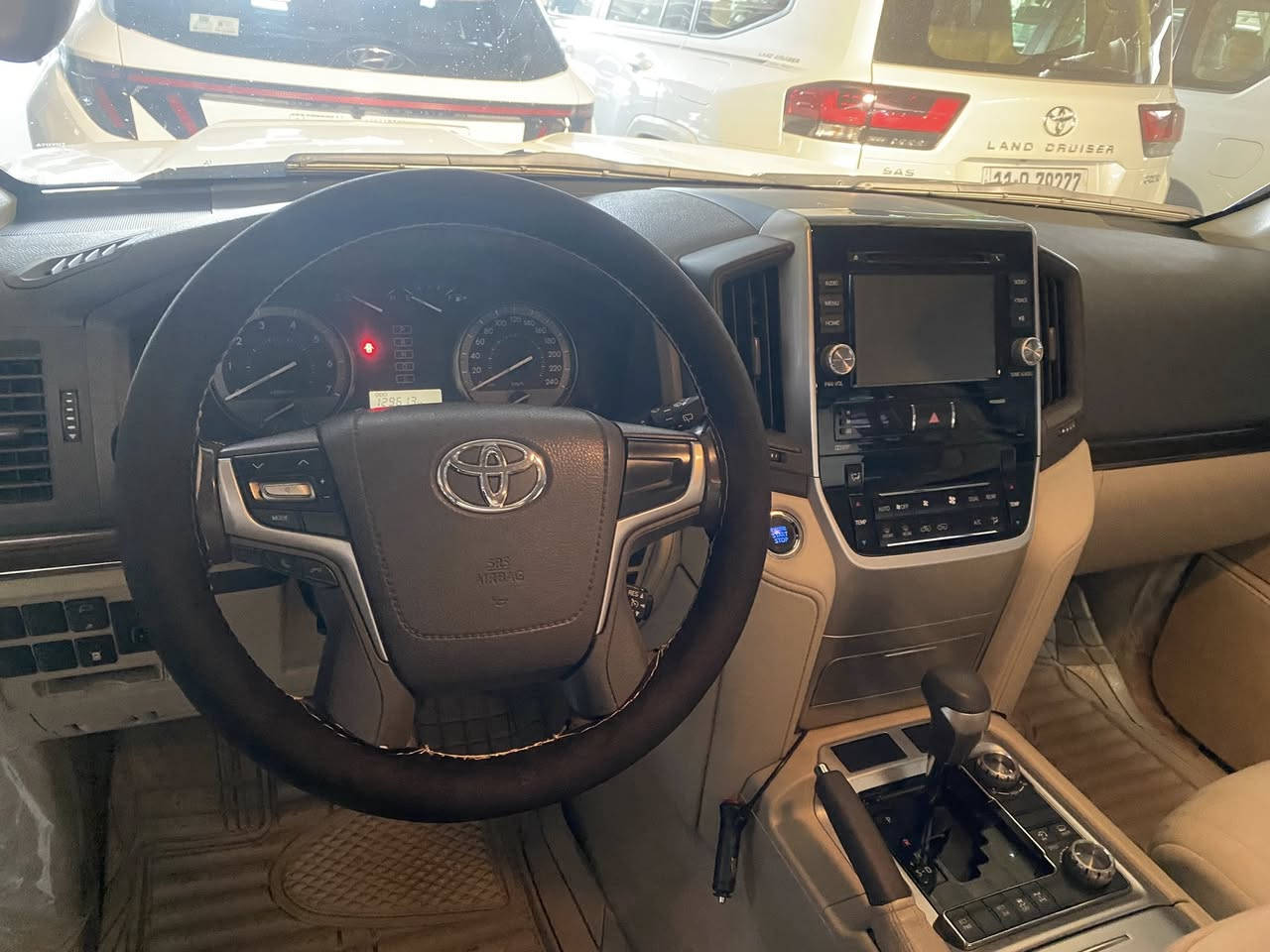 سلام عليكم
يتوفر لاندكروز  
موديل 2021
معرض خيرات بغداد المركزي بغداد الوزيريه مقابل المجمع العلمي 
الاستفسار 
ابو تماره ***********
حسن ***********
