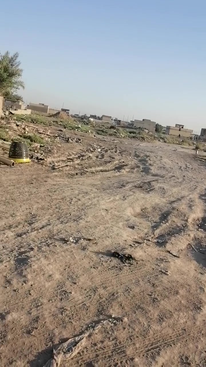 السلام عليكم قطعة ارض 150م  قرار قاضي بسمي خلف معمل البيبسي منطقة الفلاحات صاحبهة الشرعي موجود اكاتبك ويا  سعر الاتصال على الرقم ***********
