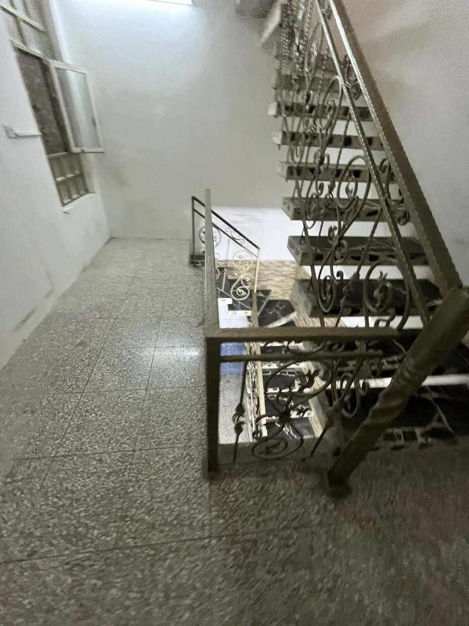 المنصور حي العربي دار للإيجار مساحة ١٠٠ متر 

(كراج سيارة - صالة - مطبخ - ٣ غرف نوم - صحيات عدد ٢ )

للعوائل فقط - يوجد مكان للسيارة 

موقع مميز جدا 

يوجد فديو تصوير للبيت واتساب 

للاستفسار اكثر اتصال + واتساب :

***********
