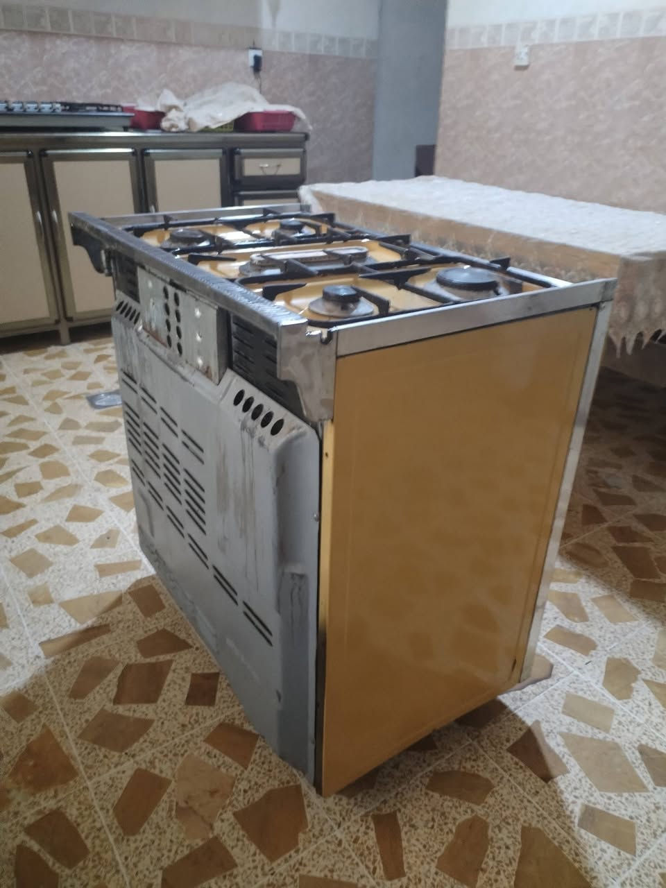 طباخ عشتار وضع شركه نضيف اخو جديد سعر 100 وبي مجال قليل
مكان جانب الايمن
***********
***********
