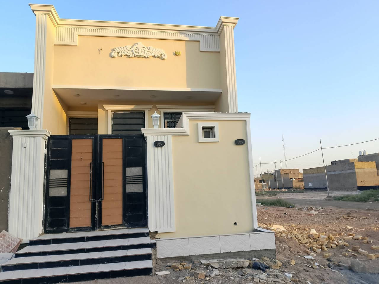 طابو صرف
مشتمل للبيع المساحة 100م شغل درجة أولى بناء طابوق جاهز للسكن يحتوي على غرفة نوم وصالة مفتوحه ع الإستقبال ومطبخ وحمامات داخلية و خارجية عنوانه كوت توزيع الدبية الثانية قريب على حي الشهداء السعر 68 وقابل للتفاوض للأستفسار مراسلتي على الخاص او الاتصال على ***********

