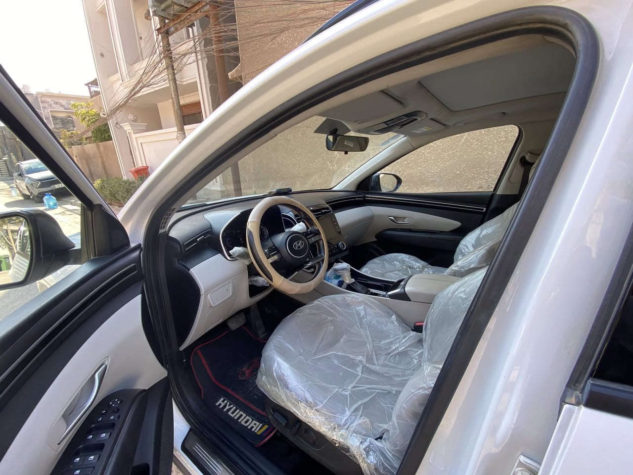 السلام عليكم
هونداي توكسان فول مواصفات خليجي كوري موديل ٢٢ رقم بغداد انكليزي لون ابيض هزة جديده باسمي السنوية مال بيت ومسويلها ادامه كامله ماشية 51  فقط
مرفق سونار  بالصور

مكانها بغداد   

***********
