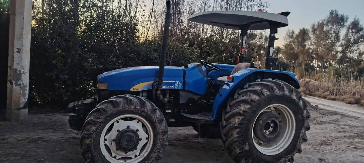 سلام عليكم مكينه نيوهلند حجم 80للبيع 2014
نتصل عليه رقم ***********
